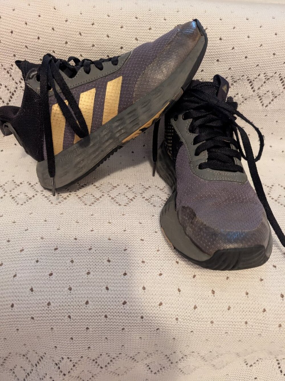 Adidas shoes sneakers size 2 kids black gold
